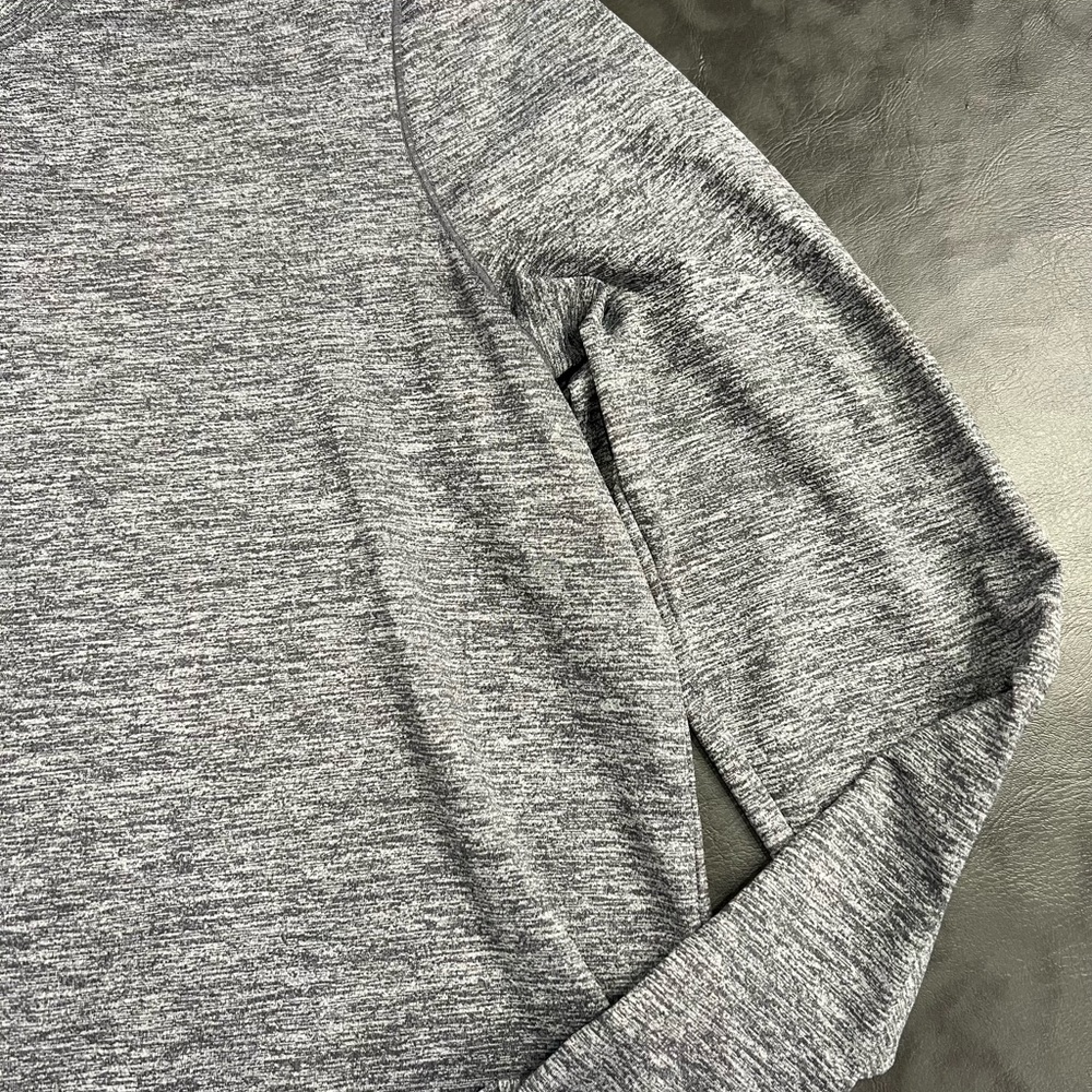 ATHLETA Sun Lover Split Back Tulip UPF Long Sleeve Thumb Hole Gray Top Size M - Picture 5 of 8